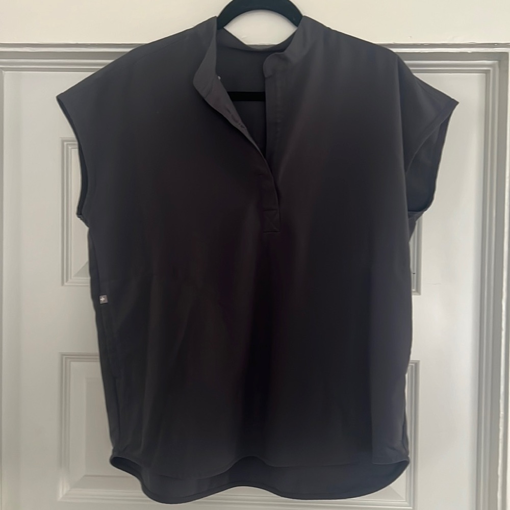 Figs Charcoal Rafaela top.